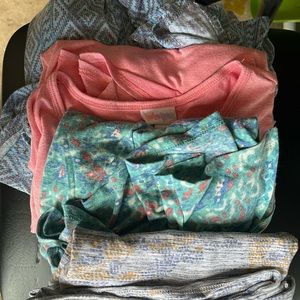 Xs lot- Lularoe tops